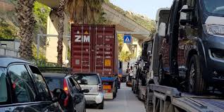 Salerno, caos traffico a Via Ligea mette a rischio sicurezza dipendenti Busitalia