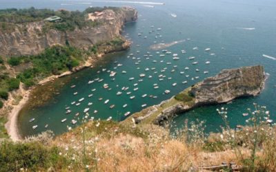 Baia di Trentaremi, spazzatura occupa tutta la spiaggia: salute pubblica a rischio