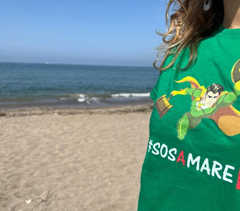 #SOS A MARE 3.0 INSIEME SI PUO’: Maxi operazione di pulizia dell’arenile di via Allende a Salerno