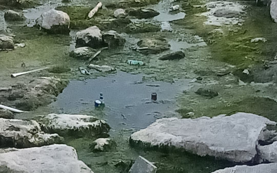 Rifiuti, melma e acqua maleodorante alla foce del Torrente Mercatello a Salerno. U.Di.Con. chiede un intervento urgente a tutela della pubblica incolumità