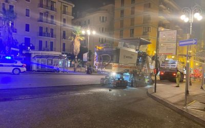 Traffico, polvere e aria irrespirabile per i lavori di ripavimentazione eseguiti ieri nella zona tra Via de Principati e Piazza XXIV Maggio a Salerno